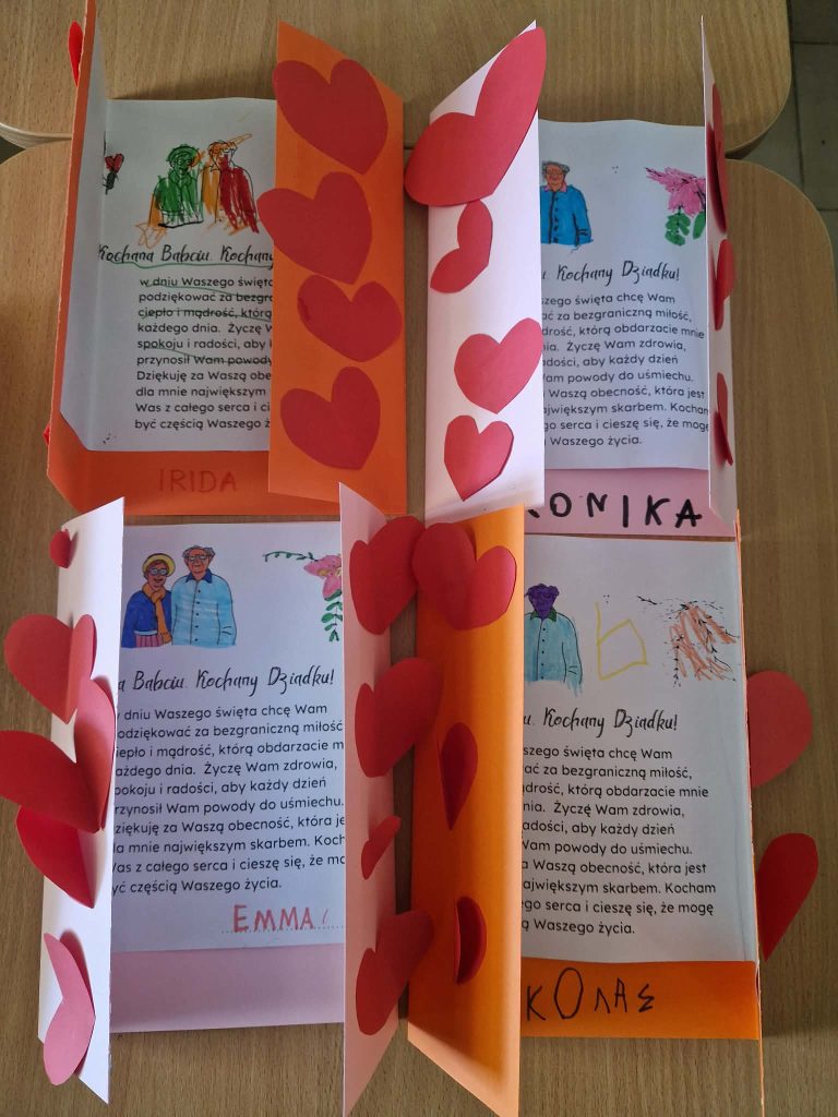 Życzenia z okazji Dnia Babci i Dziadka w Oddziale Dziecięcym.